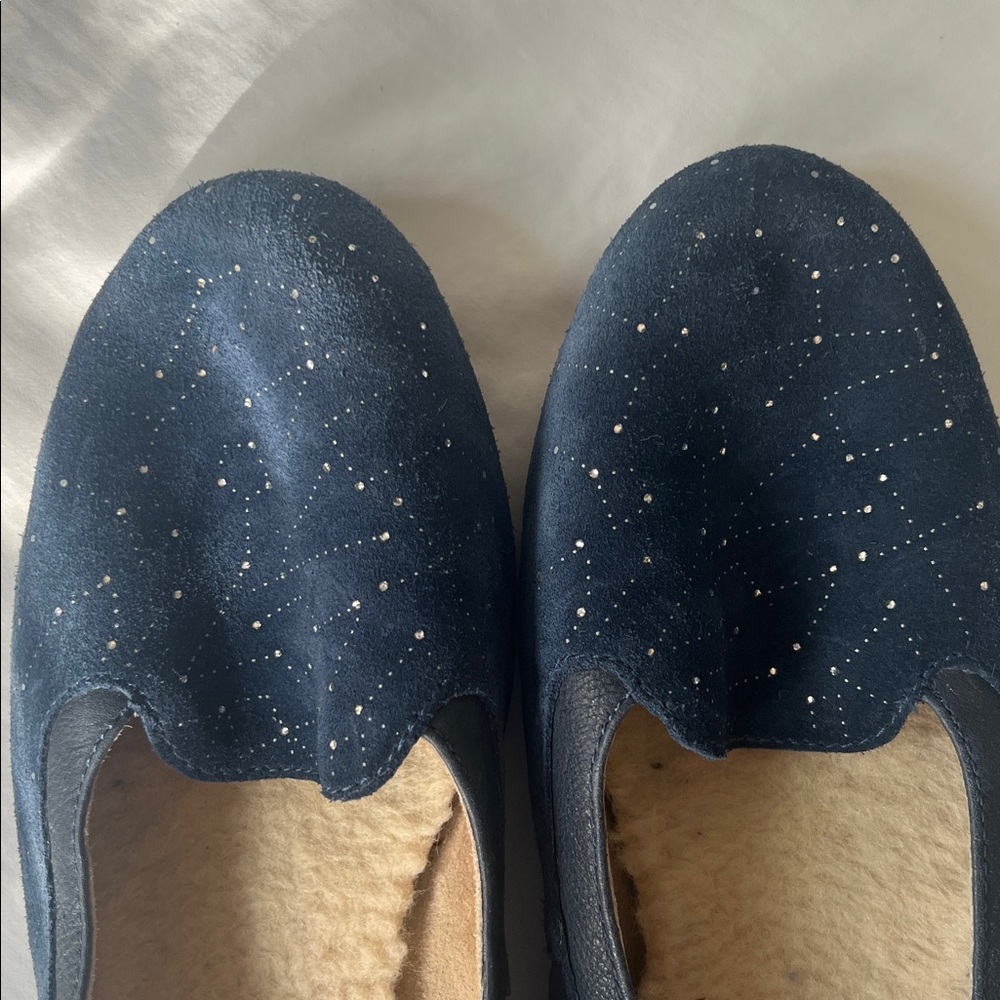 Ugg Bentlie Constellation Swarovski Crystal flats. Navy Size 9